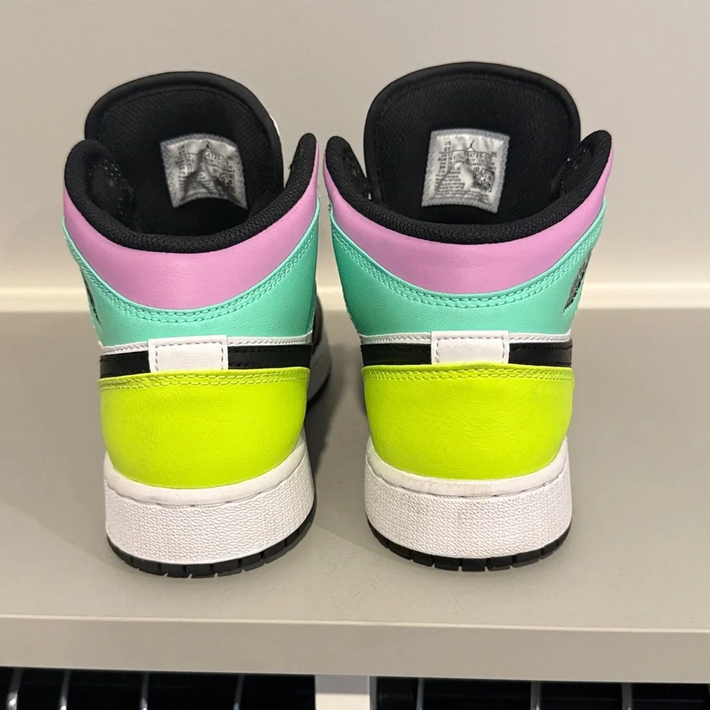 Jordan Kids Sneakers in Pastel and Black - Picture 5 of 7